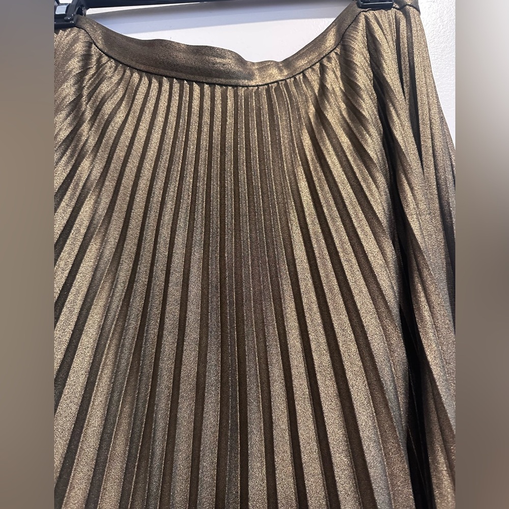 Club Monaco Gold Metallic Pleated Skirt - Picture 5 of 6